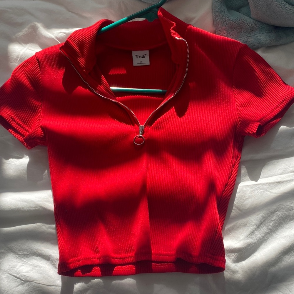 Aritzia tna red cropped tee